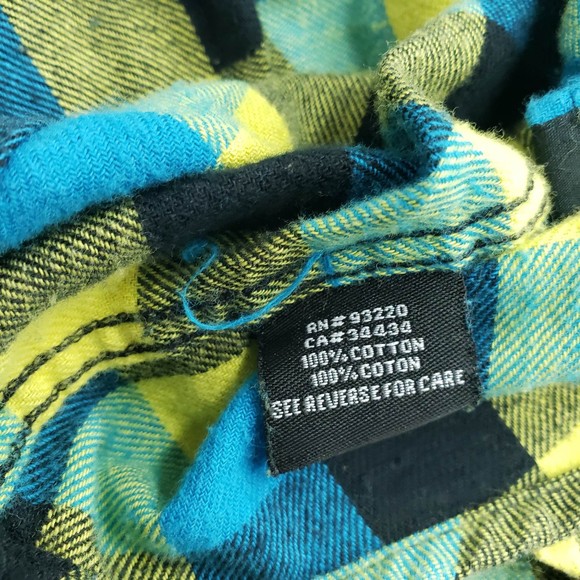 The DC Shoe Company Women's size X-Small 100% Cotton Lg Box Plaid Flannel shirt - Picture 8 of 9